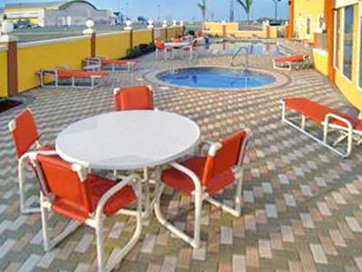 Super 8 By Wyndham Hidalgo/Mcallen Area Eksteriør bilde